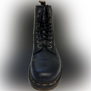 Dr. MARTENS SMOOTH LEATHER LACE UP BOOTS